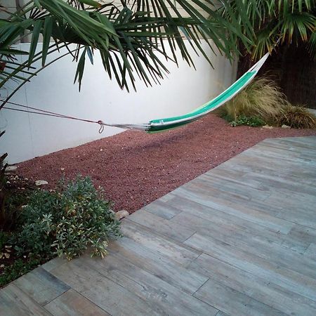 Les Palmiers - Vacation Home Saint-Xandre Luaran gambar