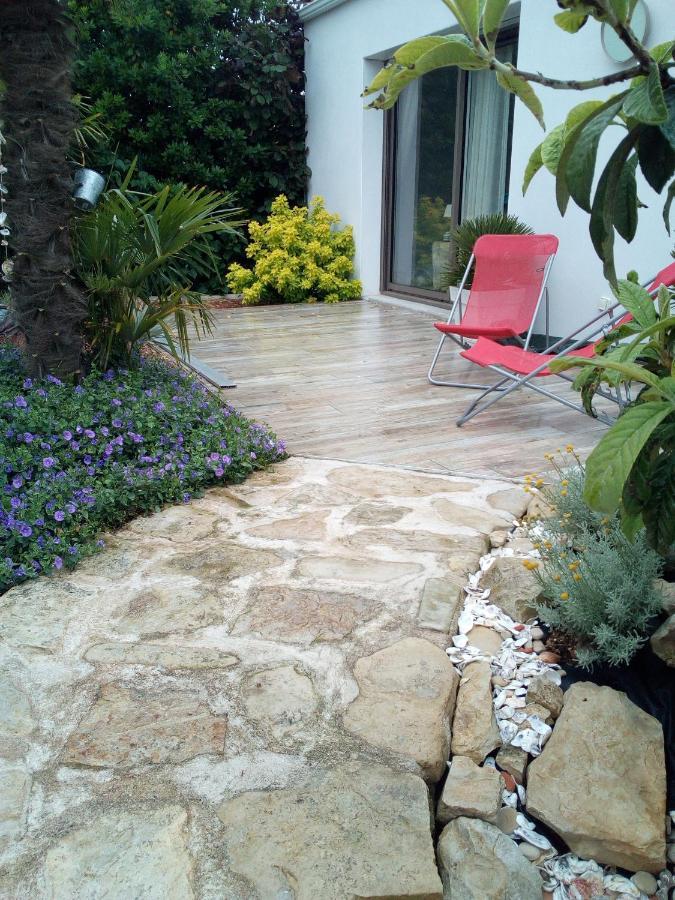 Les Palmiers - Vacation Home Saint-Xandre Luaran gambar